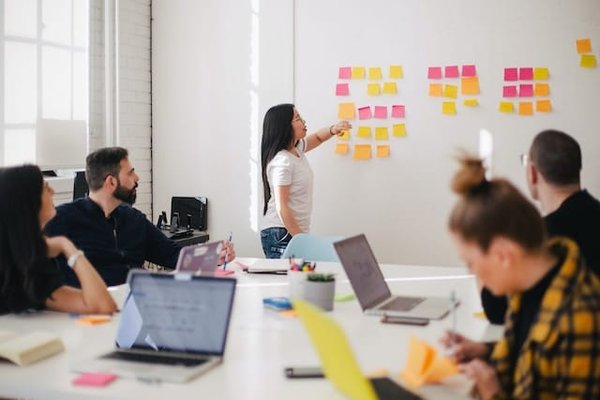 L'Art de Structurer les Programmes et les Emplois du Temps dans la Formation